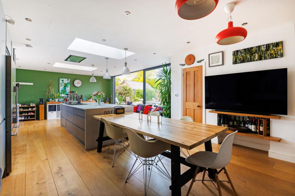 Kitchen/dining/family room