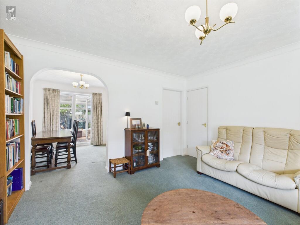 Open plan lounge/dining room