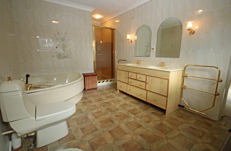 En-suite bathroom