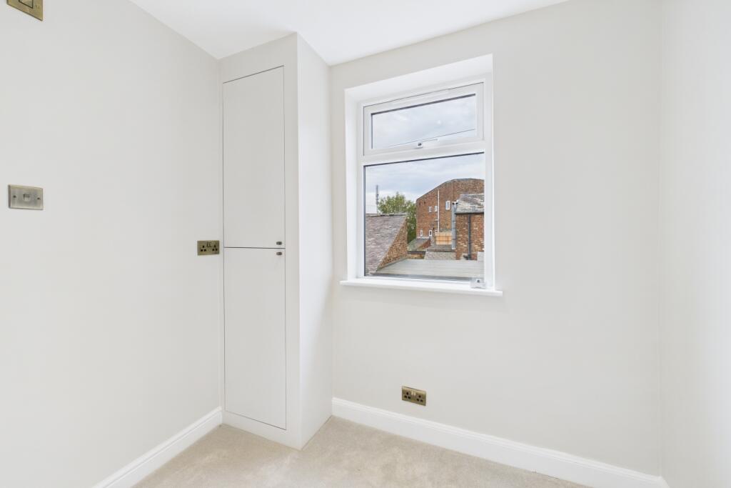 CAM03162G0-PR0343-STILL011