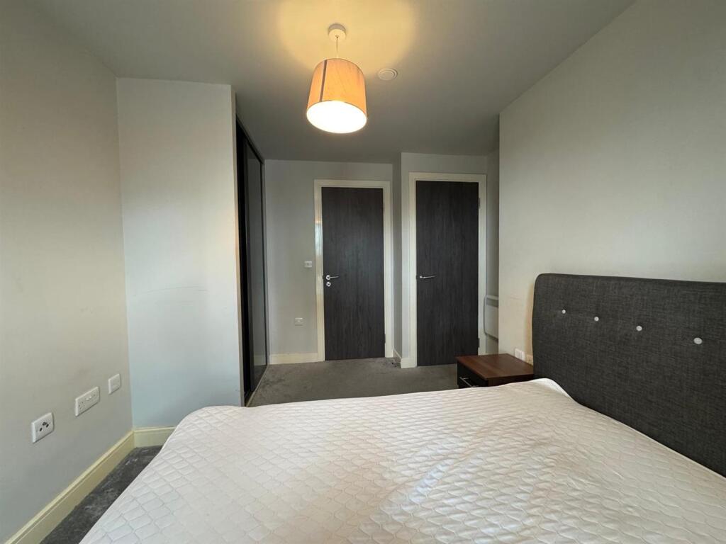 Bedroom 1 pic 3.jpeg