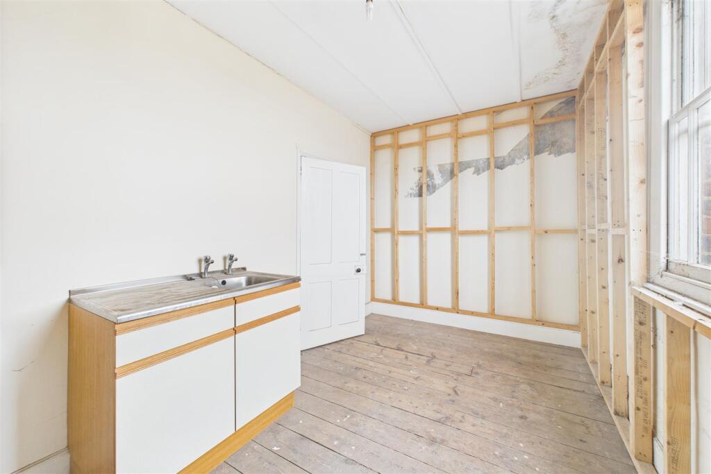 15 Eastover, Bridgwater, Somerset TA6 5AG | Freeho