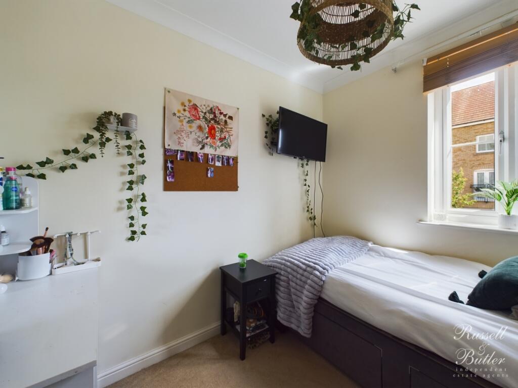 CAM02127G0-PR0172-STILL011