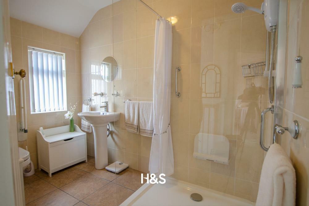 231 school road bathroom.jpg