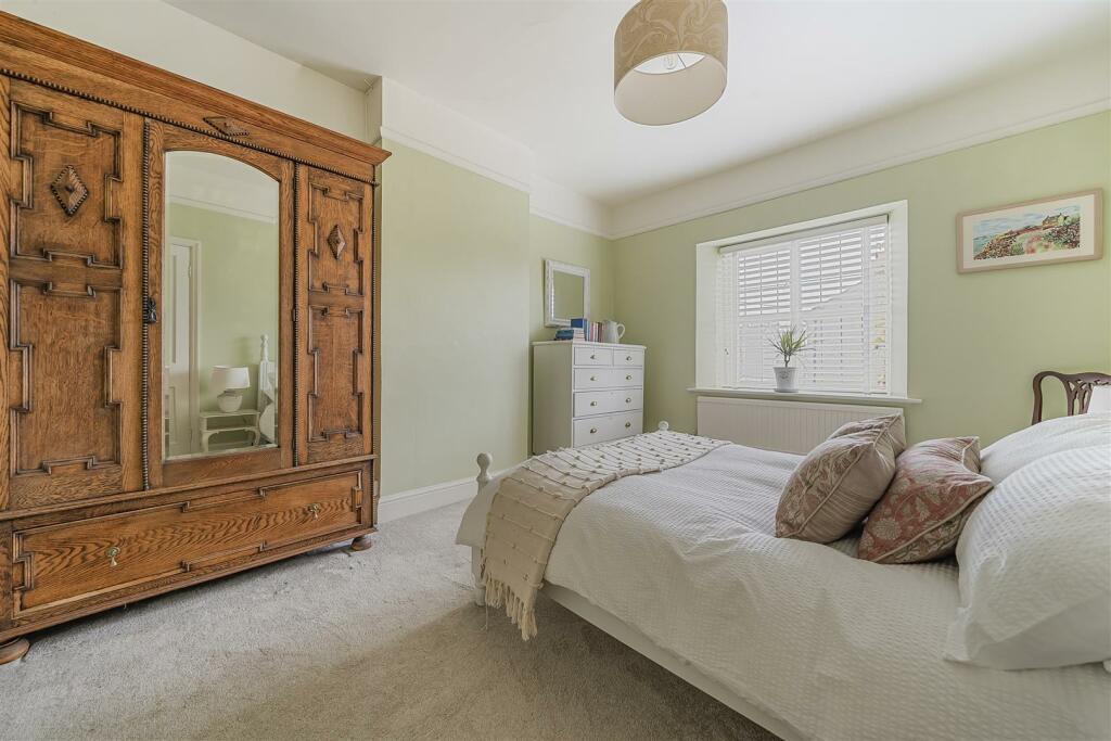 Menhendra, 17 Bell Lane, Syresham (16).jpg