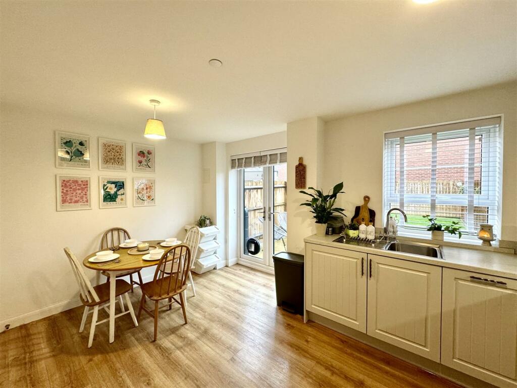 KICTHEN/DINING ROOM