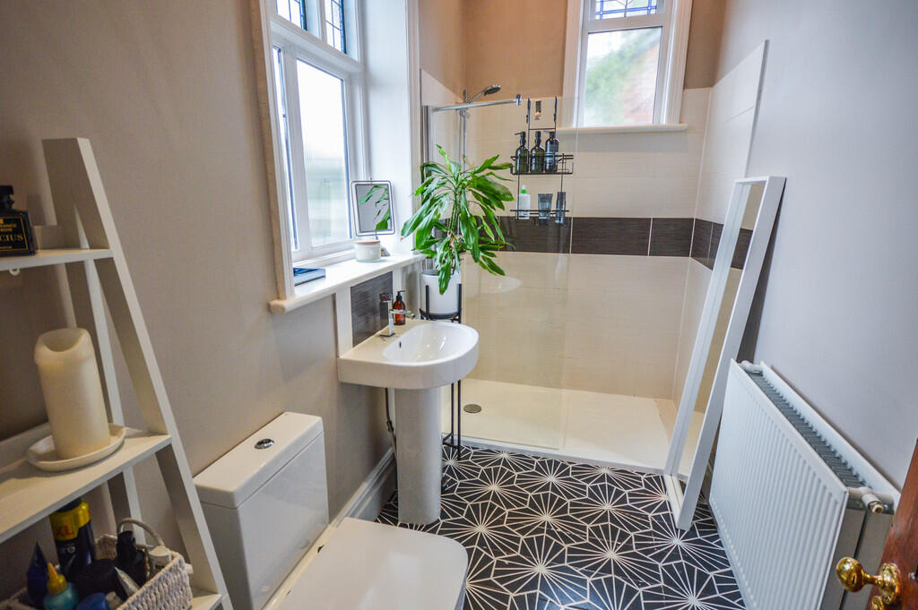 En Suite Shower R...