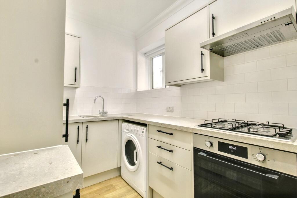 8.KITCHEN.jpg