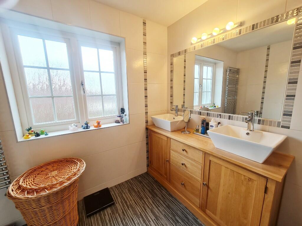 En-Suite Shower Rm