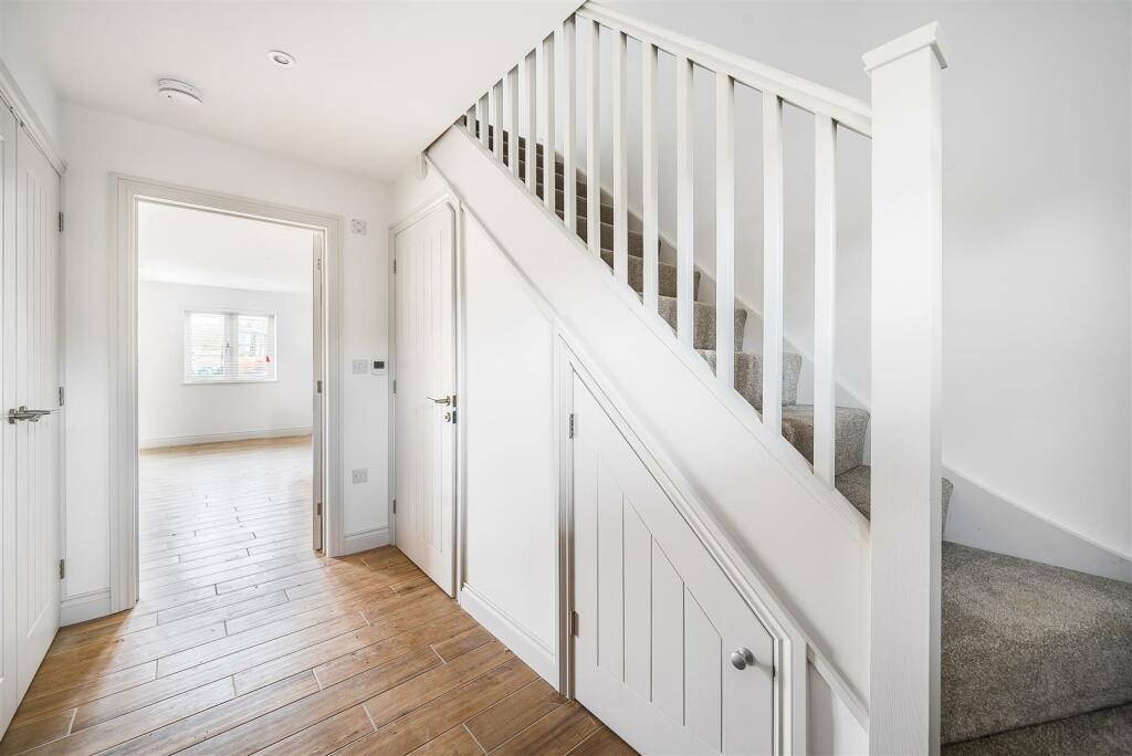 Robin's Nest, Greenway