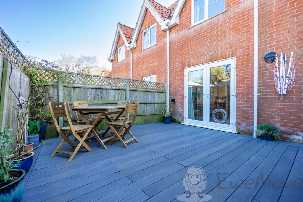 Private Garden with Storage Shed and Composite Dec