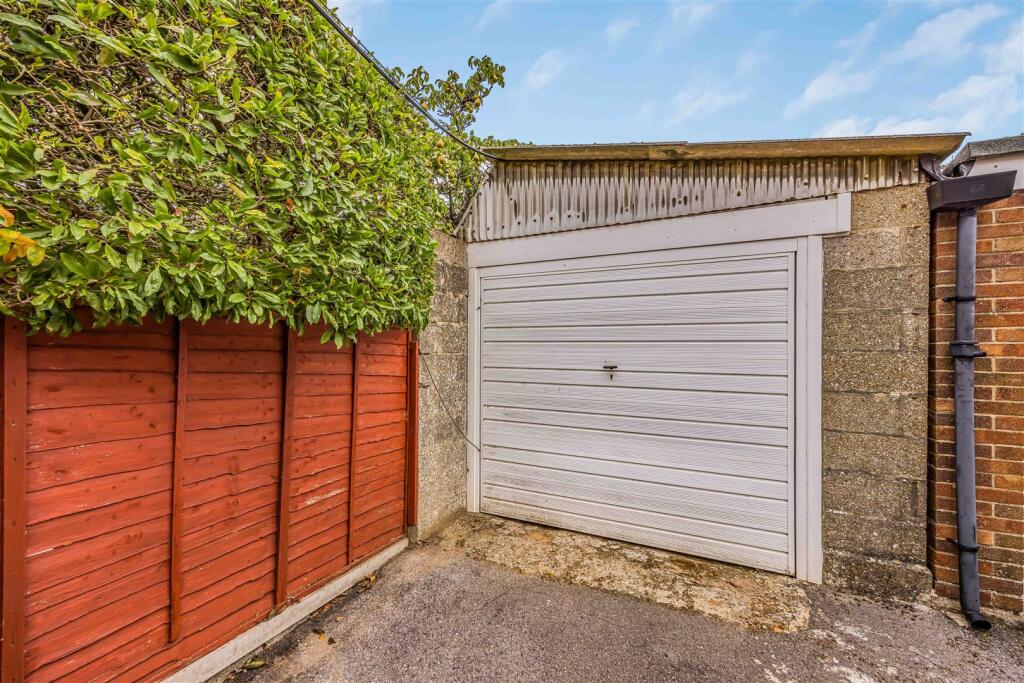 59 Woodfield Avenue, Drayton-Small-PorticoMarketin