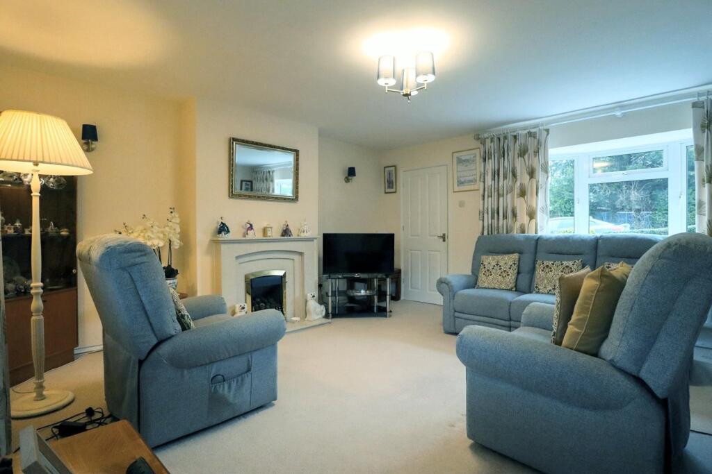 Living room (3).jpg