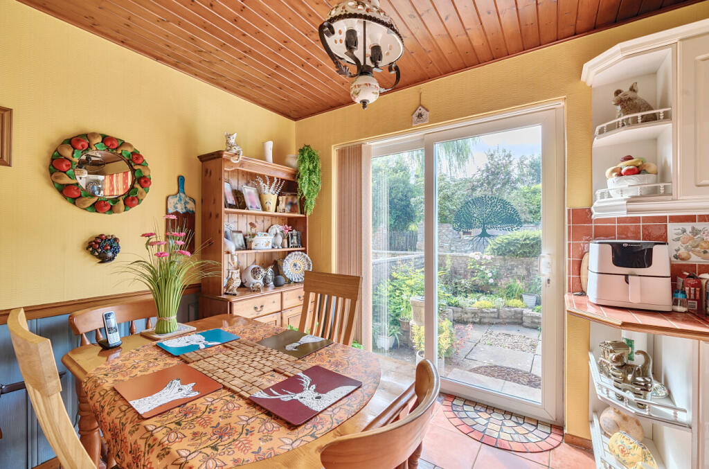 1304258-17-683df8...