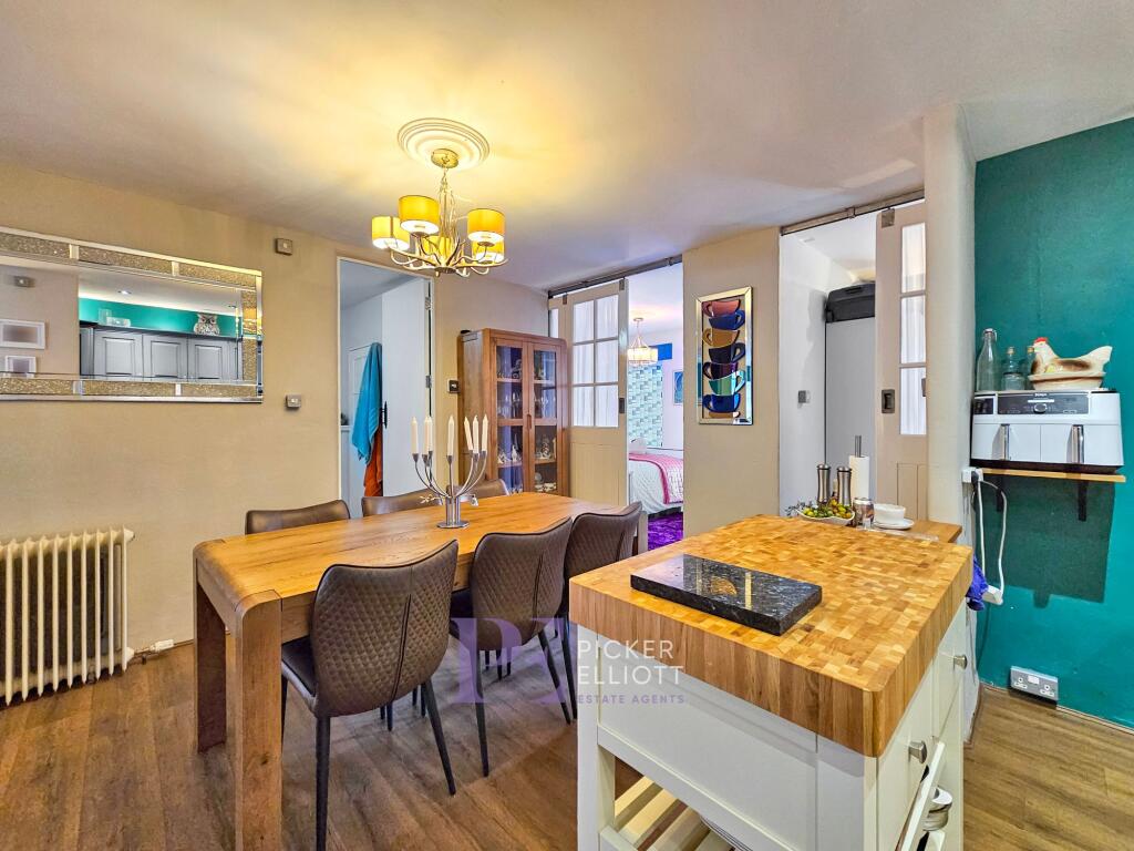 Kitchen/Dining area