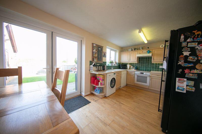 Kitchen &amp; dining room