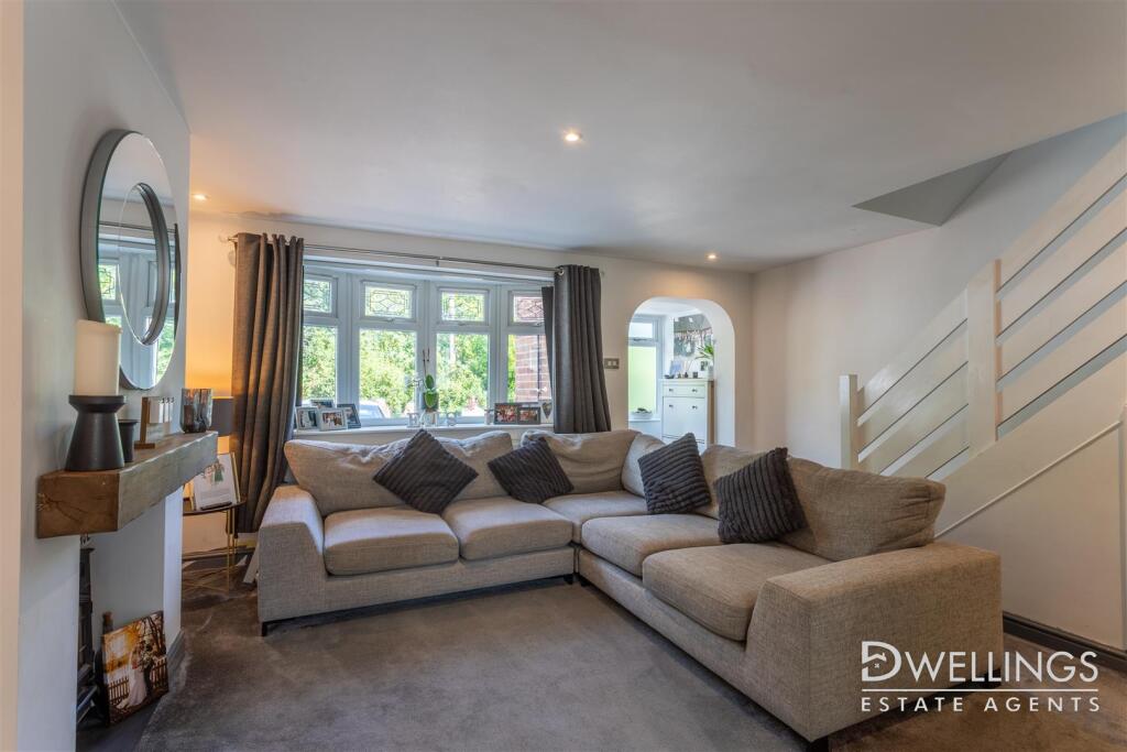 DWELEST- 8 Cheviot Close, Swadlincote, DE11 9EE-00