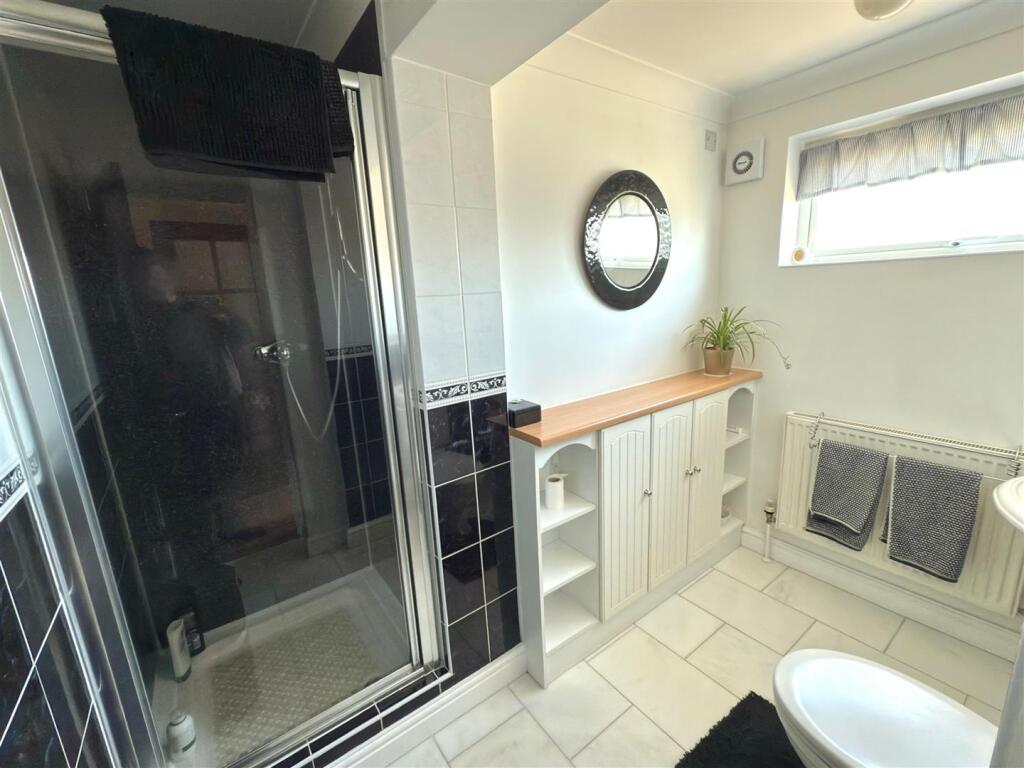 SHOWER GROUND FLOOR.jpg