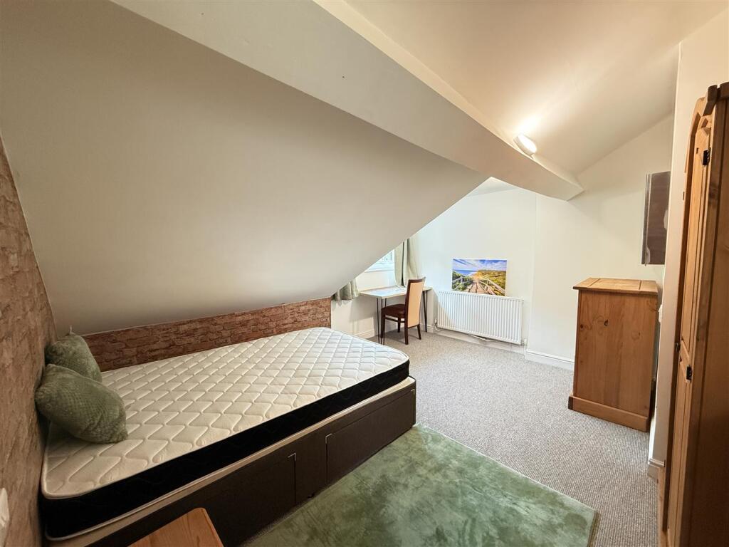 Bedroom 6.JPG