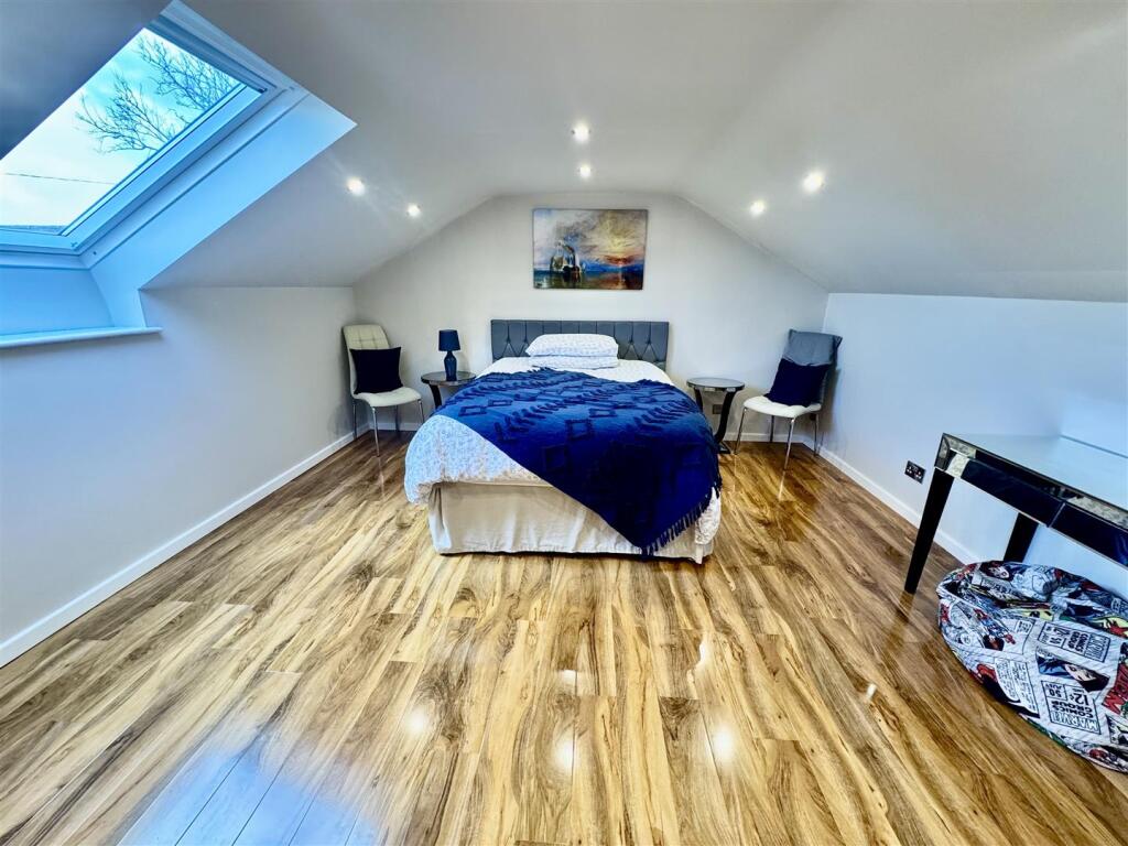 SECOND FIRST FLOOR BEDROOM