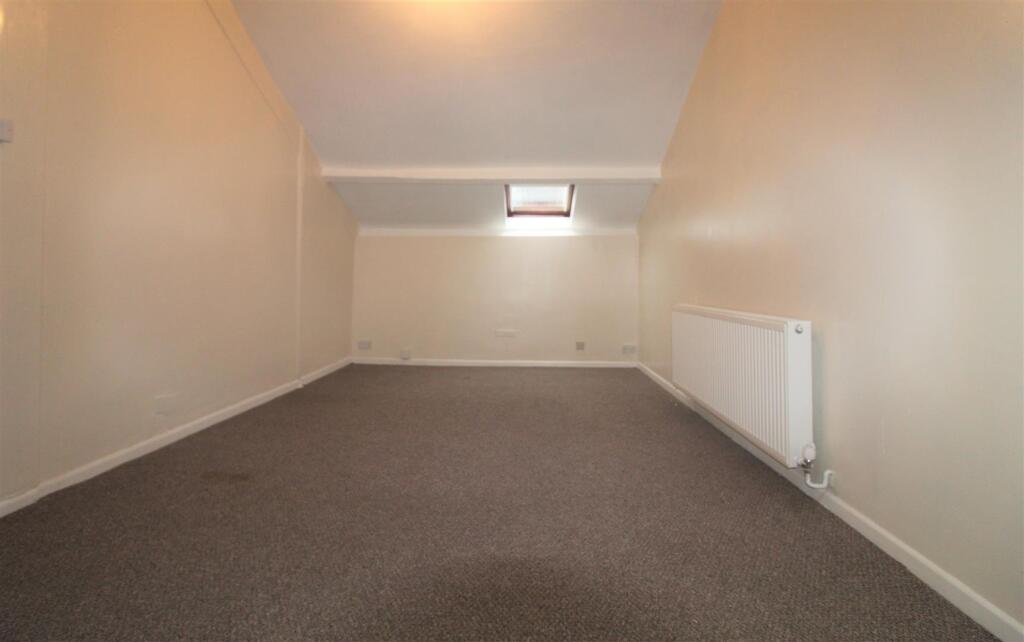 Bedroom one  21082020.jpg