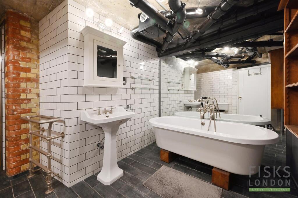 studio b bathroom 2.jpg