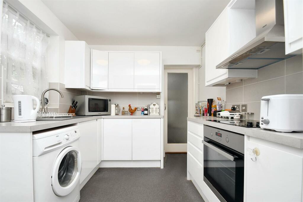Kitchen 1.JPG