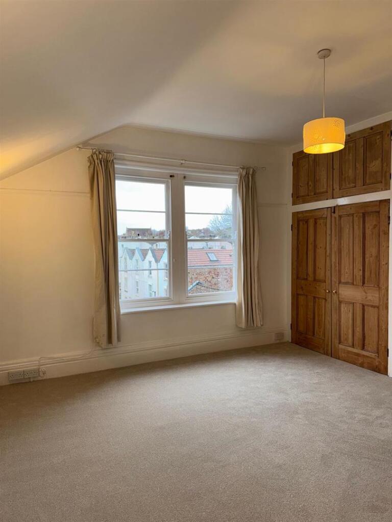 Bedroom 1.jpg