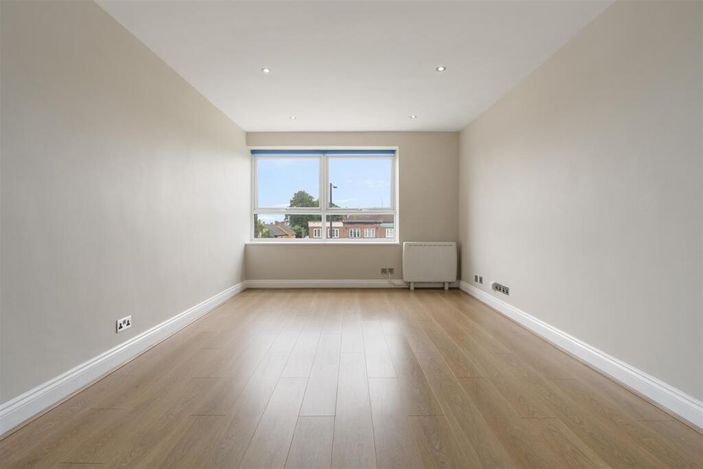 17 Heathdene, Chase Side N14 5HU-7.jpg