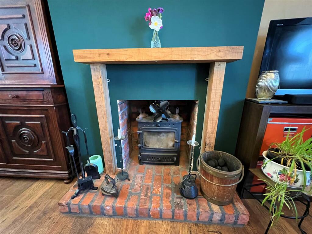 Log Burner.JPG