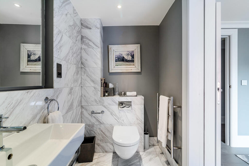 Tavistock_Street_...