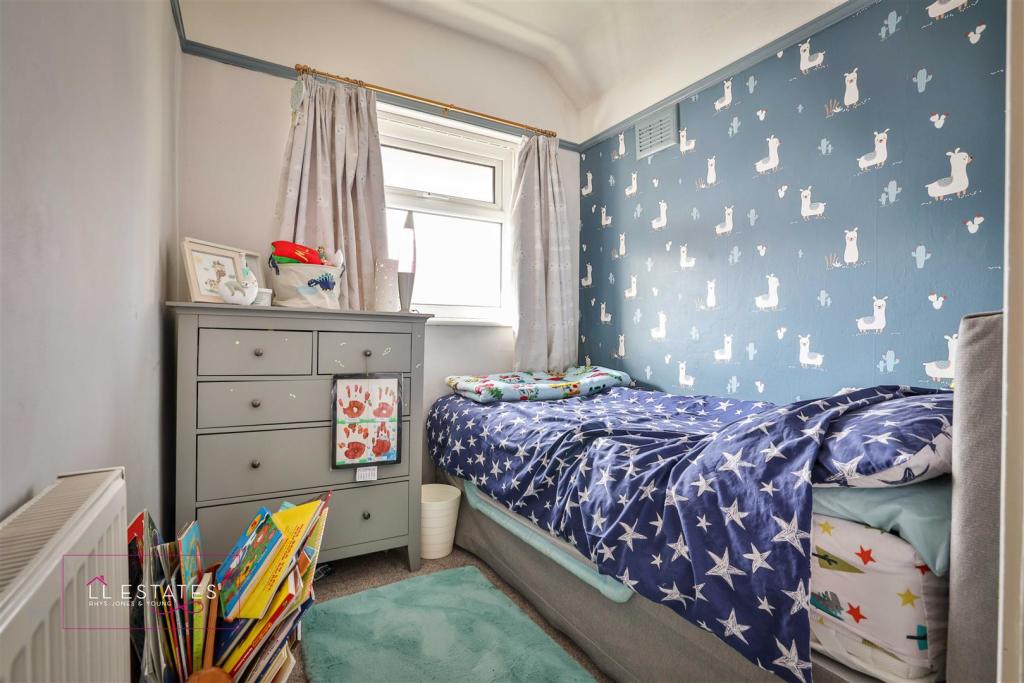 3 Knowles Avenue-9 bed 3.jpg