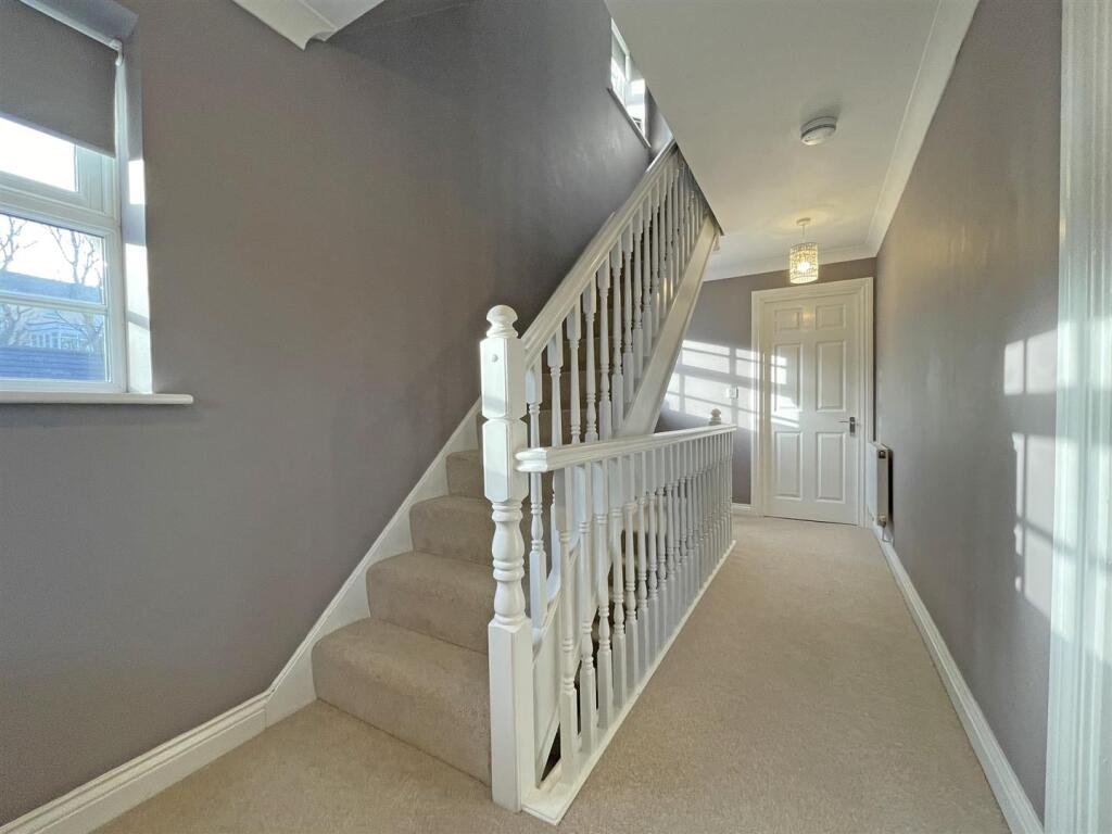 Temeraire Road 85 first floor landing for inside 2