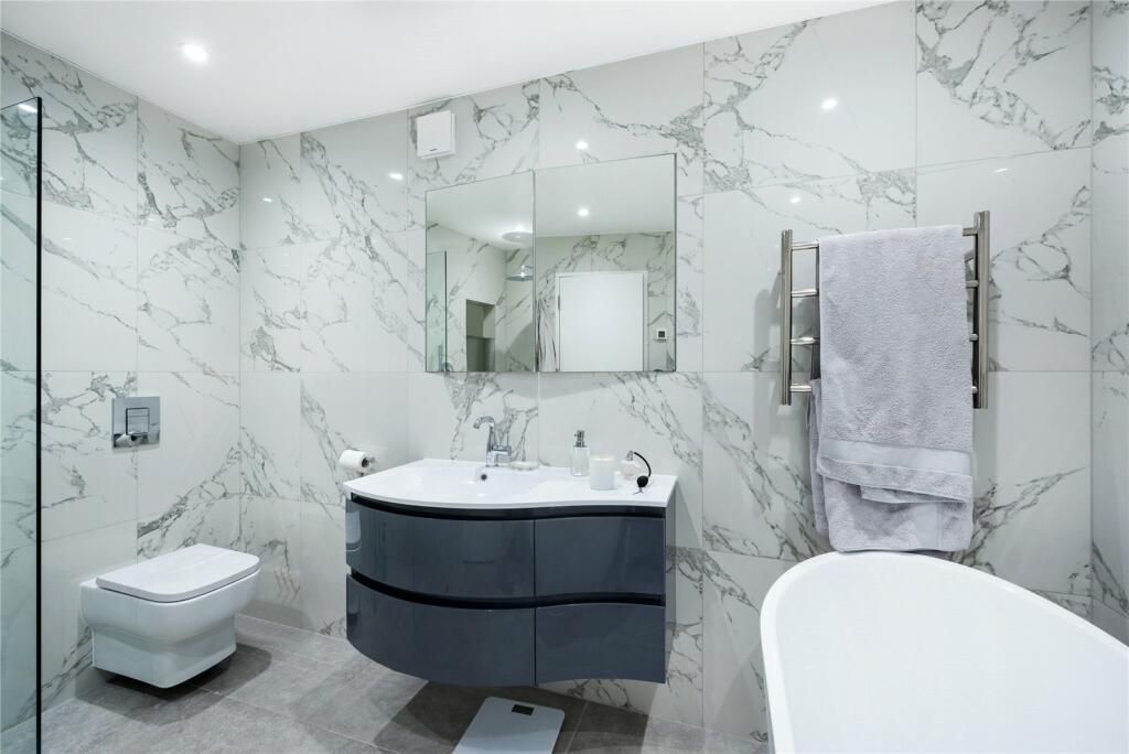 Master En-Suite