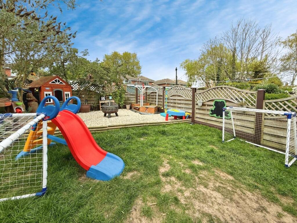 7edc804c-back 20garden 204.jpg