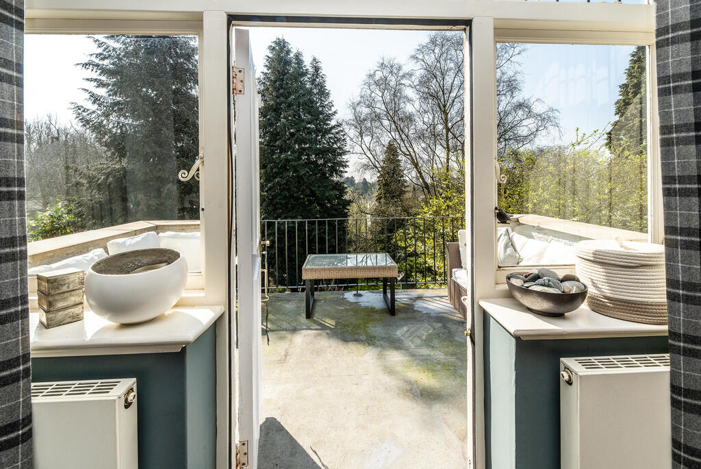 34 Warwick Road 0...