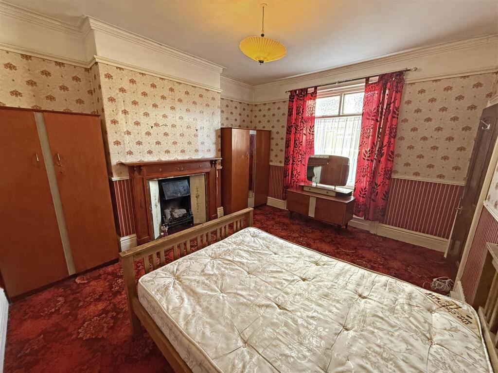 Grosvenor Bedroom One 2.jpg
