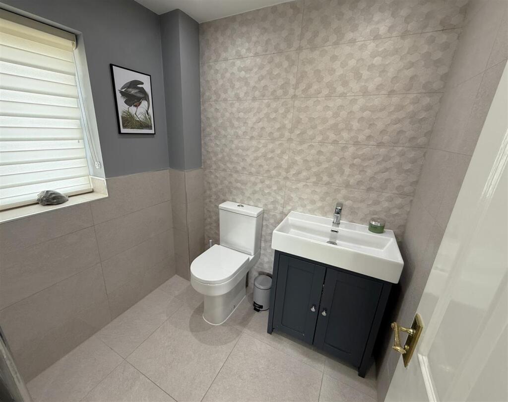 En-Suite A.JPG