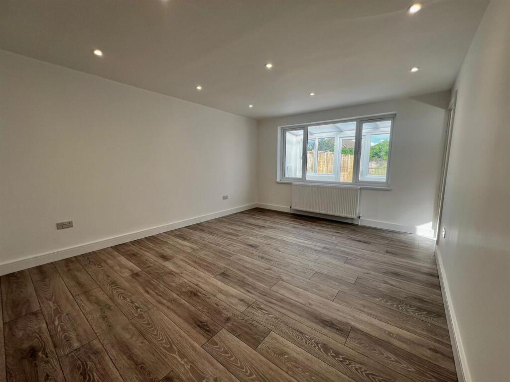 Sitting room ii.jpg