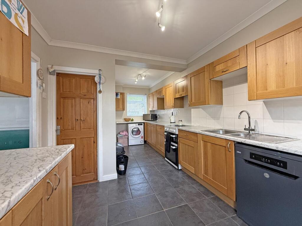 Bramfield Place 20 - Kitchen 2.jpg
