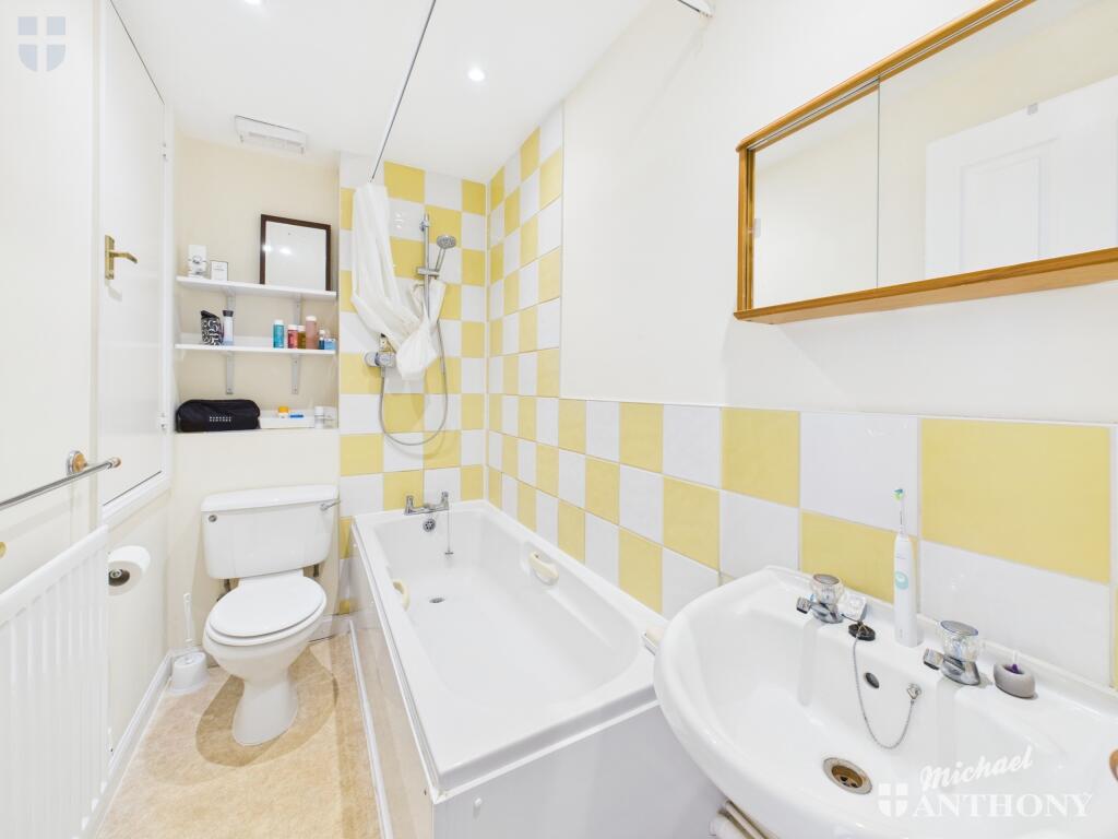 CAM03852G0-PR0252-STILL003