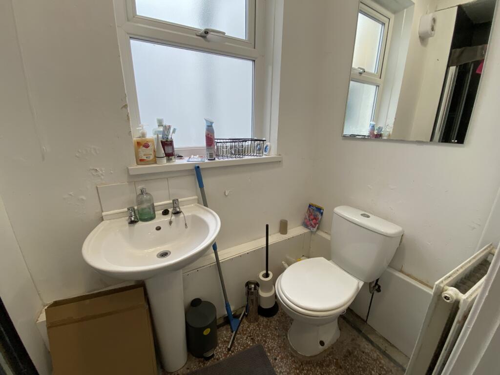 Shower Room b