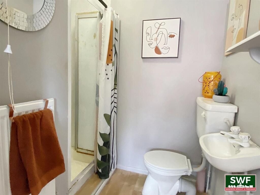 Gr floor shower room.jpg