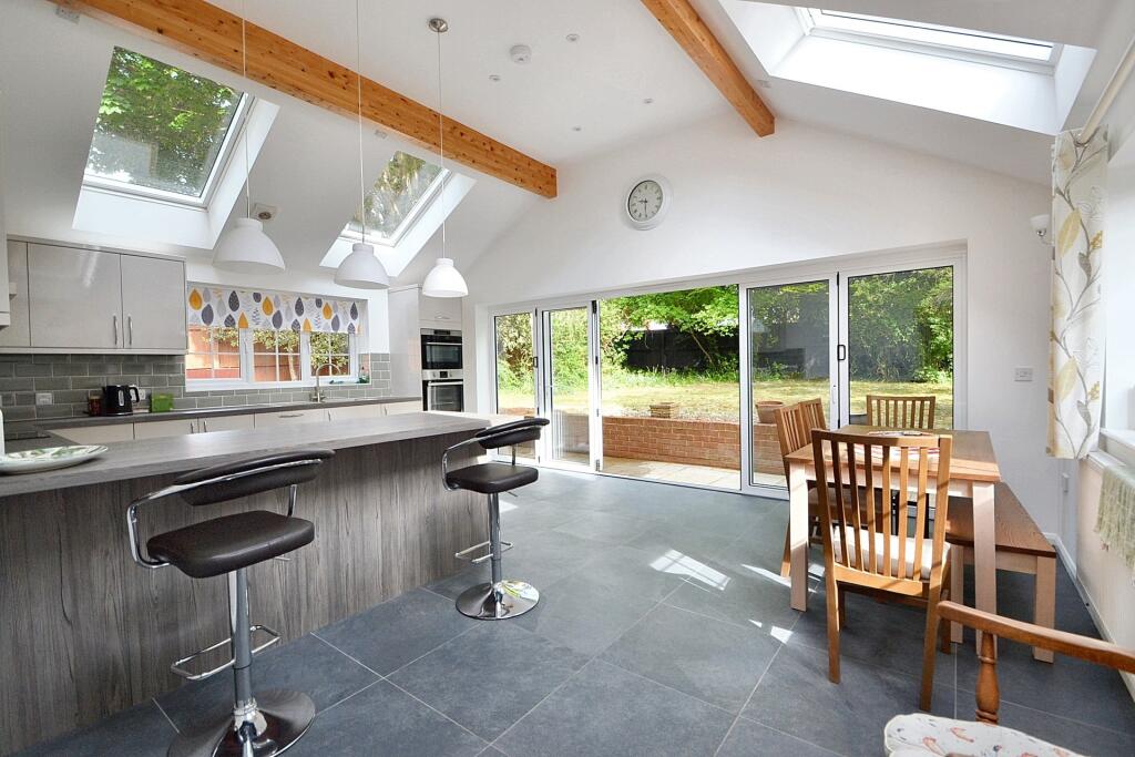 Kitchen / Dining Roo