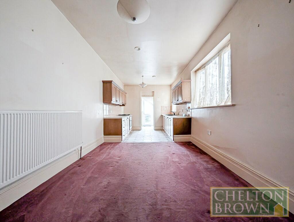 Kitchen &amp; Breakfast