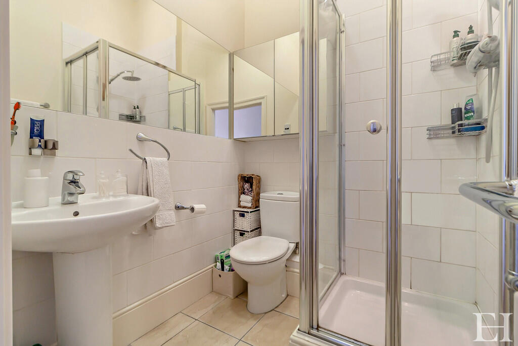 8634016-interior1...