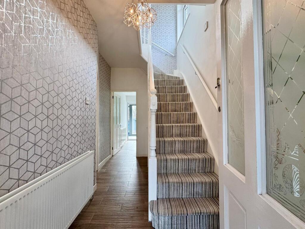 Entrance hall (1).jpg