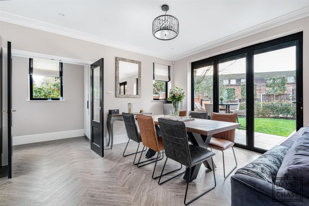 Lounge/Kitchen (Open-Plan)