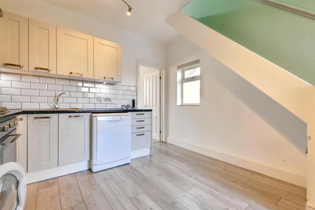Kitchen (1).jpg