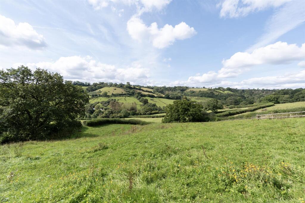 Page 9 full page RoncombeFarm.51.jpg